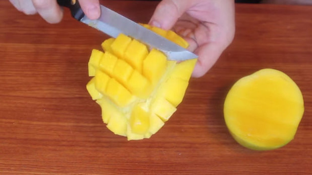 Ein zuverlässiger Tipp, eine Mango zu schneiden. Na greifen Sie schon zu!