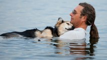 Dieser Mann tut etwas Außergewöhnliches für seinen sterbenden Hund. Eine erschütternde Geschichte.