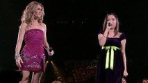 Auf der Bühne von Céline Dion eingeladen singt sie ein Lied für ihre Mutter. Ein Moment voller Emotionen.