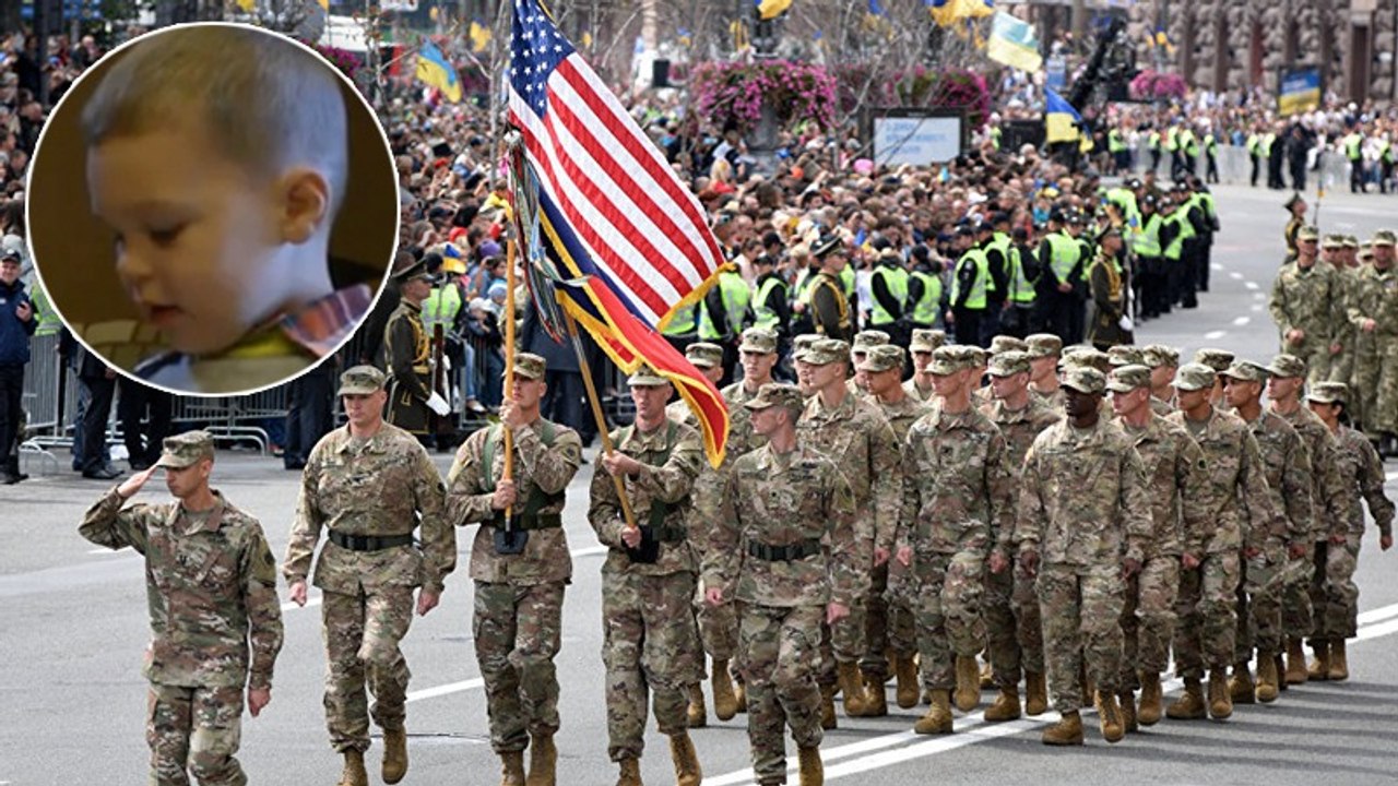 Dieser Dreijährige sprengt eine Militärparade - Der Grund ist herzzerreißend