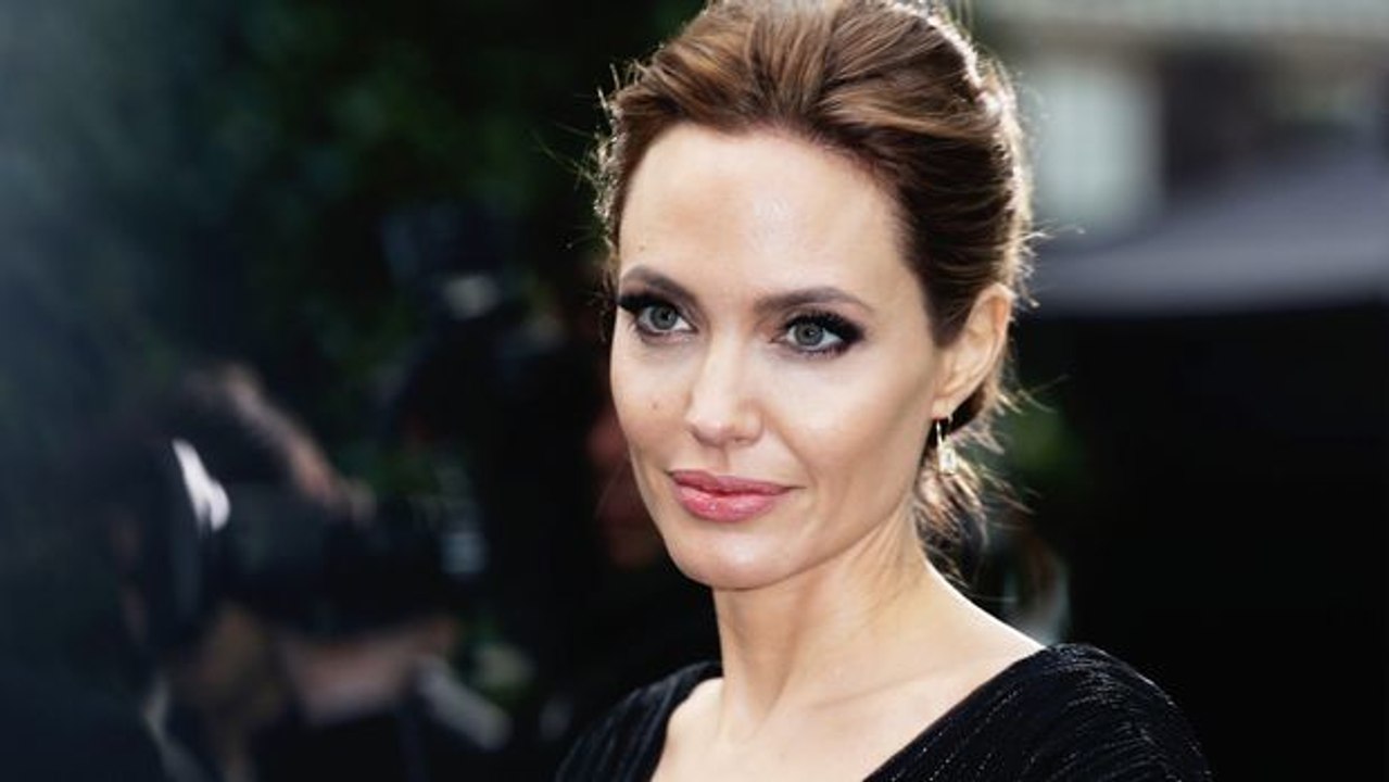 Nacktfotos von Angelina Jolie zum Verkauf.