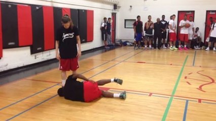 Sie glaubt, ihr Freund habe sich verletzt, doch stattdessen erwartet sie DIE Überraschung überhaupt.