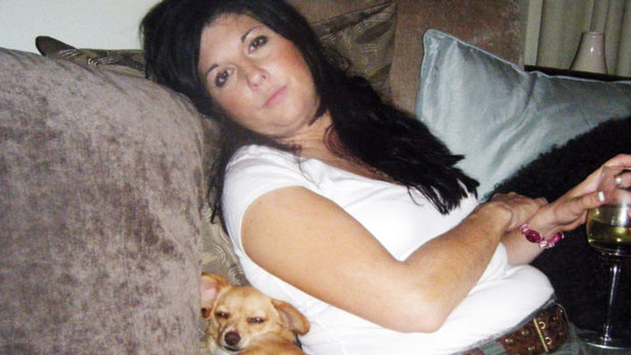 Der Ehemann findet seine eigene Frau hässlich. Nach der Scheidung verändert sie sich radikal...