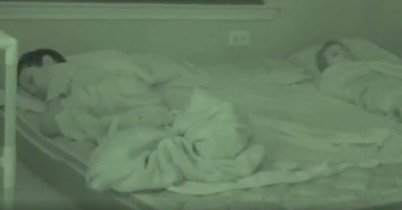 Damit die Kinder nachts schlafen, bringen sie eine Überwachungskamera an und verfolgen einen genialen Plan!