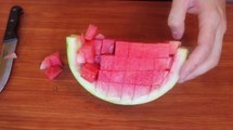 Sie haben noch nicht raus, wie man eine Wassermelone am besten schneidet? Dieses Video ist wie für Sie gemacht!