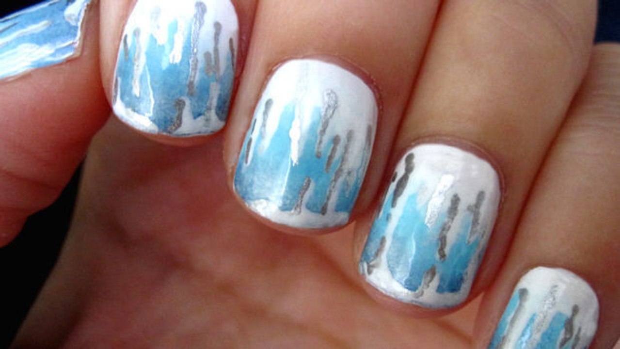 Fingernägel mit Eiszapfen-Design: der Nail-Art-Trend Beginn 2016