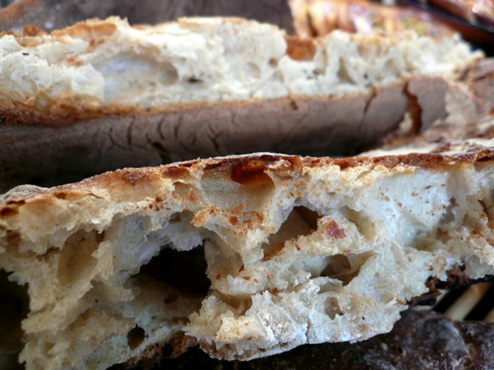 Ein Obdachloser rettet das Leben eines Bäckers. Der überlässt ihm danach seine Bäckerei für 1€