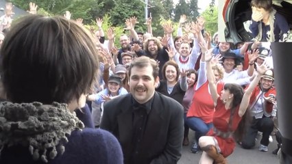 Diese Frau bekommt einen ganz außerordentlichen Heiratsantrag, an dem all ihre Nächsten beteiligt sind