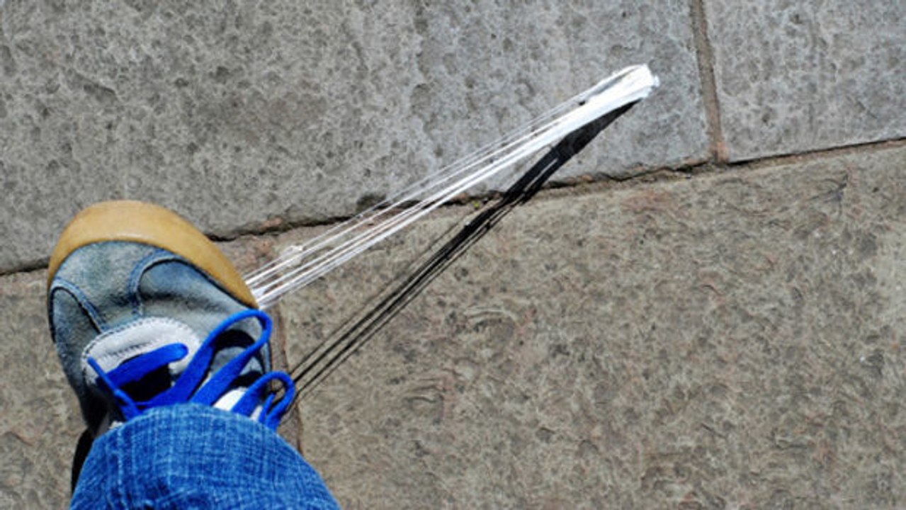 So entfernt ihr mühelos lästiges Kaugummi!