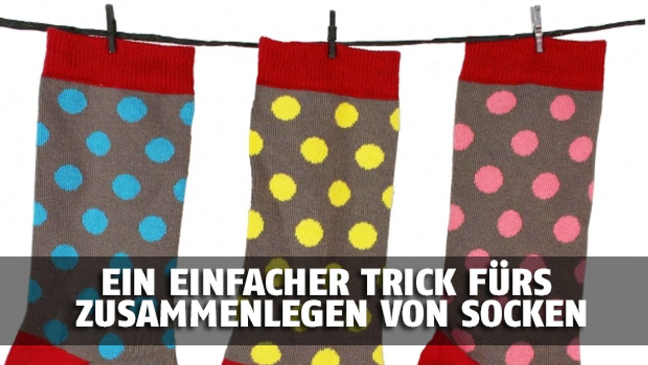 Ihre Socken sind alle Waisen und liegen überall einzeln herum? Lernen Sie hier, sie perfekt zusammenzulegen!