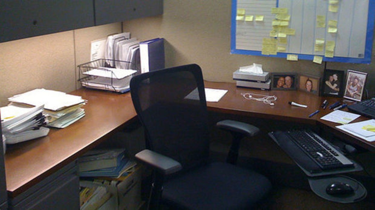 Er erscheint 6 Jahre lang nicht zur Arbeit ... und keiner merkt es!