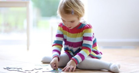 Die "W-Position": So schädlich ist es, wenn du als Kind so sitzt!