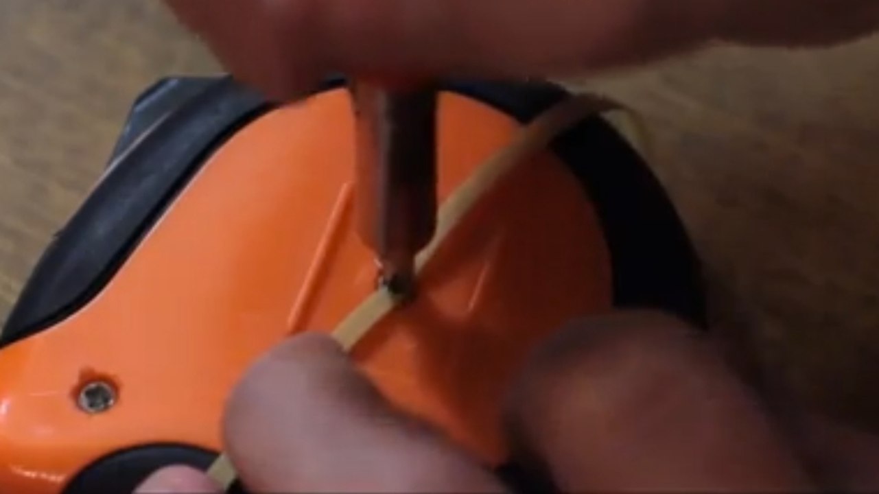 Deine Schraube sitzt total fest? Mit diesem Tipp mühst du dich nie wieder ab!