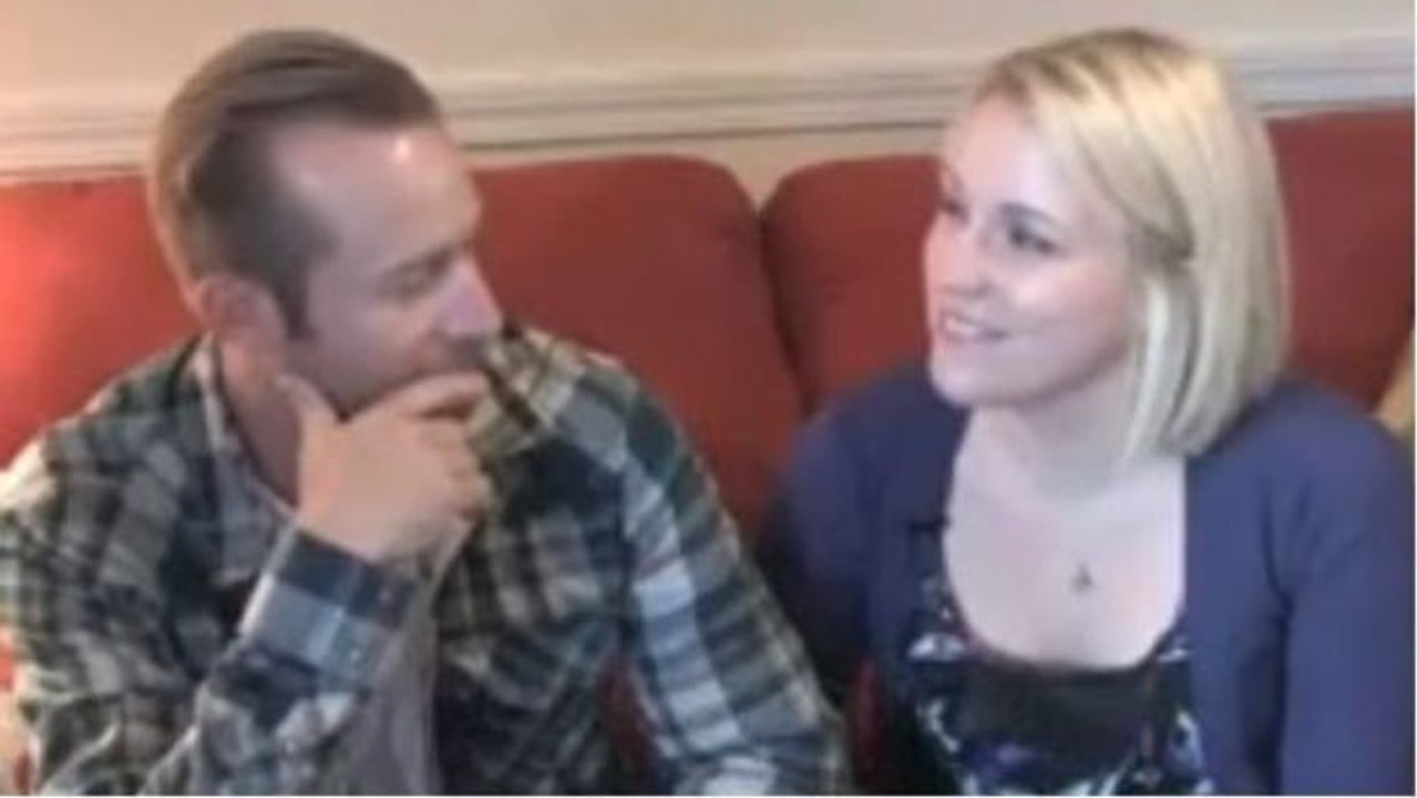 Sie verliebt sich und heiratet den Feuerwehrmann, der ihr das Leben gerettet hat