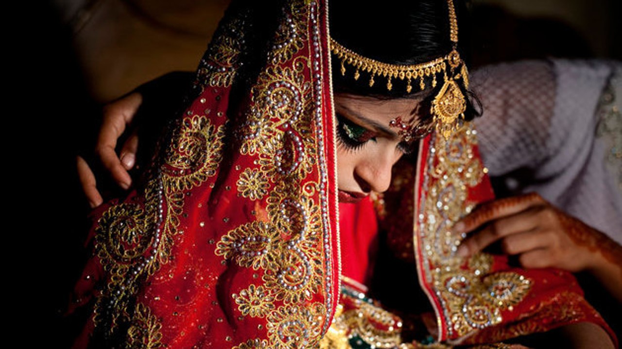Herzzerreißende Bilder einer jungen Frau, die in Bangladesch zwangsverheiratet wird