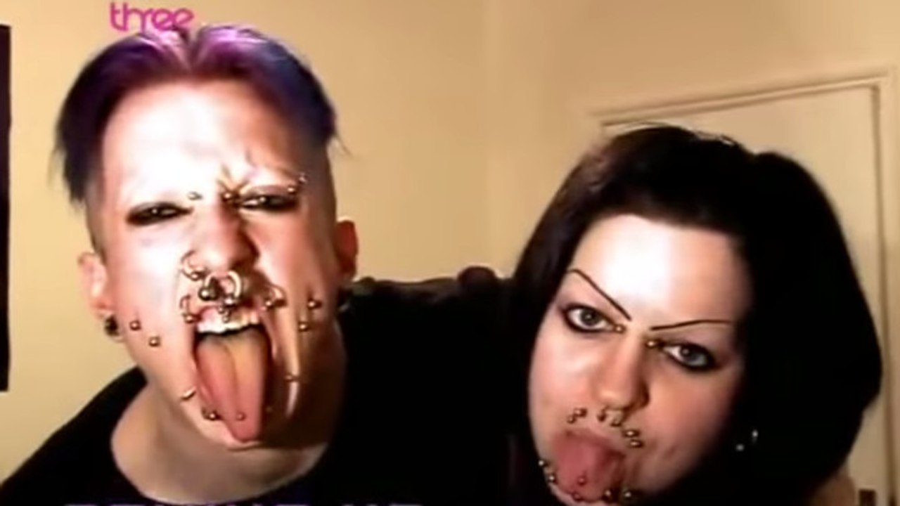 Ein extrem aussehendes Gotik-Paar wird von britischen Experten umgestylt