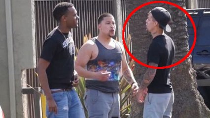 Er gewinnt jede Schlägerei mit seinem verrückten Einfall