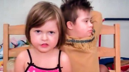 Es ist einfach rührend, wie dieses kleine Mädchen vom behinderten Brüderchen spricht