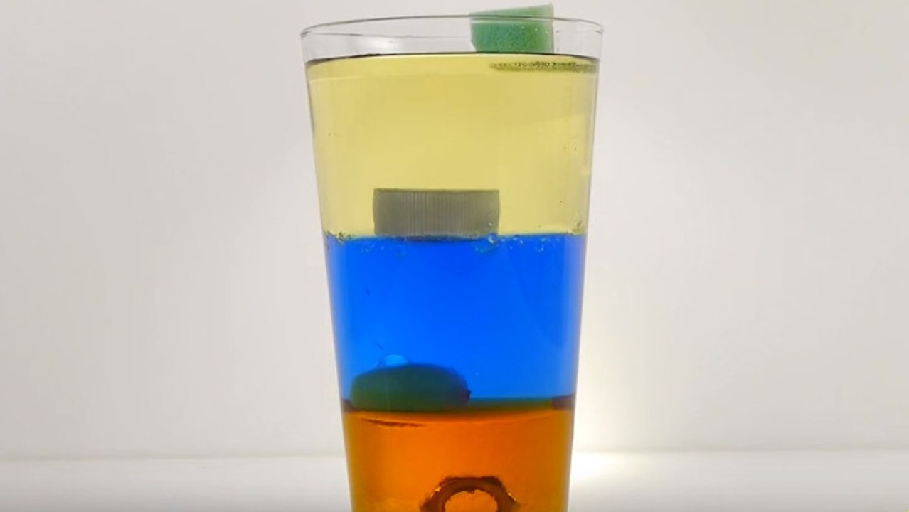 Ein kleines Experiment zur Erklärung der unterschiedlichen Dichte von Flüssigkeiten