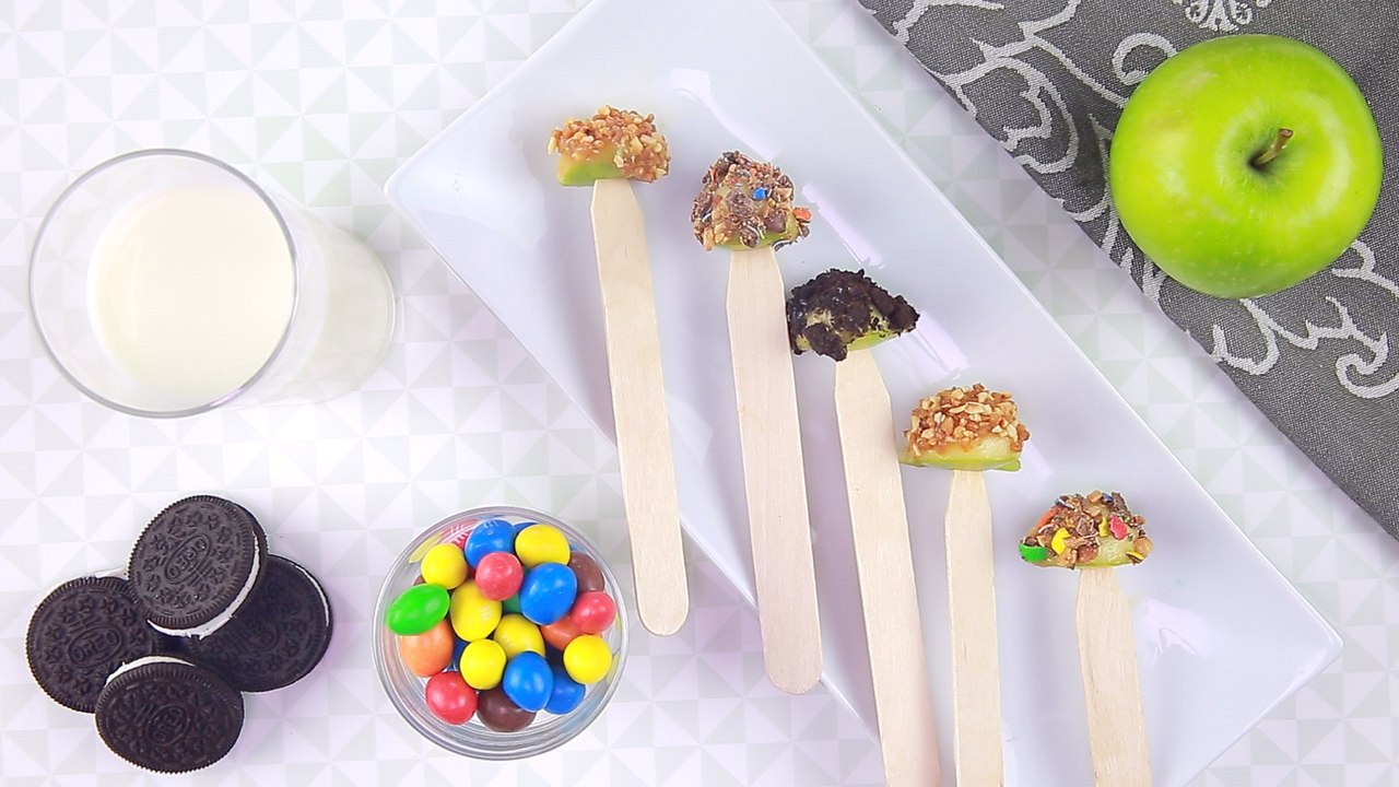 Frische Apfelköstlichkeiten am Stiel