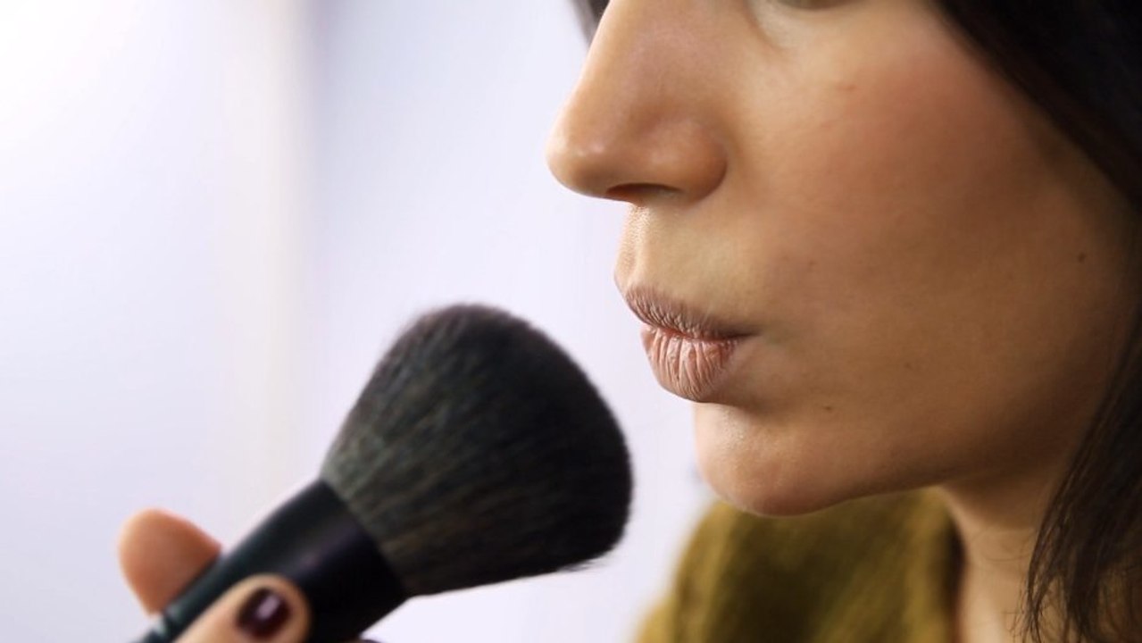 Mit diesem trick hält dein lippenstift länger