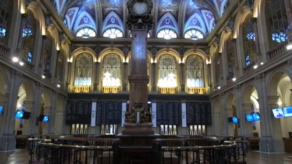 El Ibex 35 suma un 1,32 % y vuelve a ganancias anuales