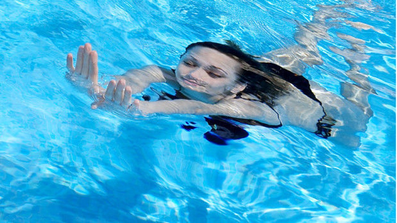 Wassergeburt: Sie entbindet im eigenen Pool