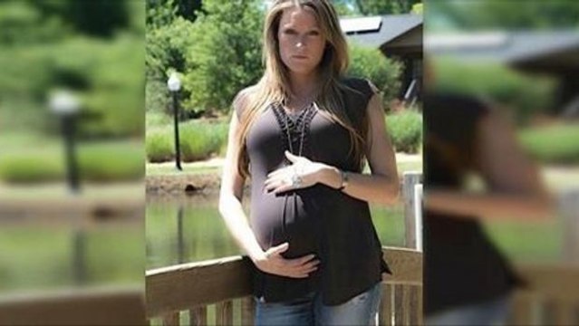 In Gedenken an den verstorbenen Vater ihres Kindes lässt sie sich etwas Besonderes einfallen