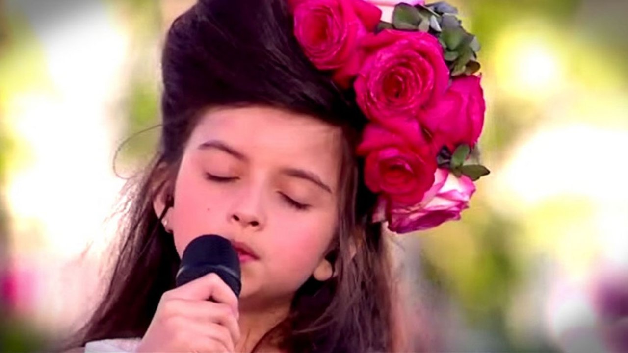 Angelina Jordan begeistert ihr Publikum mit einer ungewöhnlichen Stimme für ihr Alter