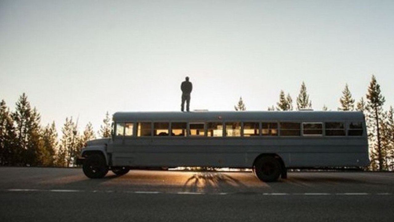 Dieser Mann baut einen Bus um und geht auf eine 10.000 km lange Reise!