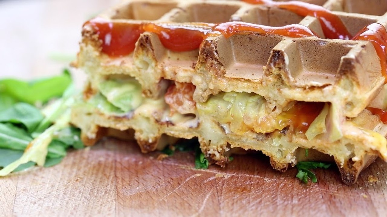 Hausgemachte Rosmarin-Waffel-Burger