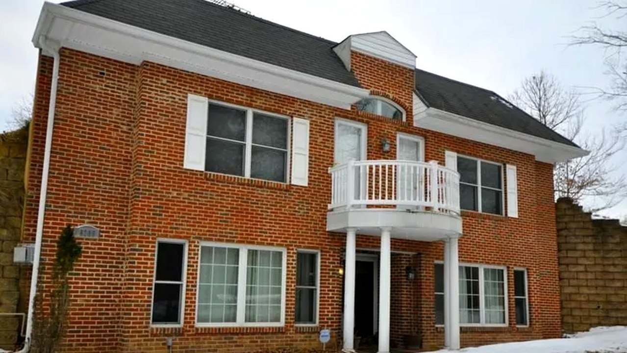 Clinton (USA): Ein in einen acht Meter hohen Erdhügel gebautes Haus