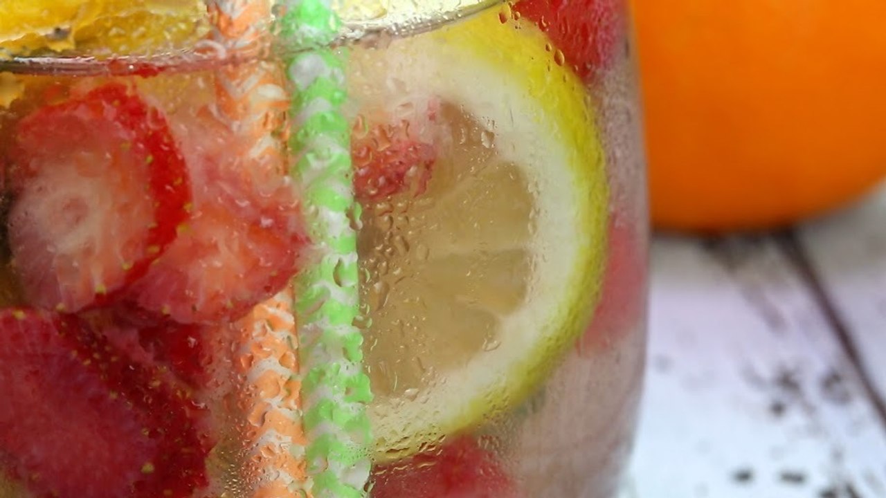 Rezept: Sommerlich frisches Gurken-Früchte-Wasser