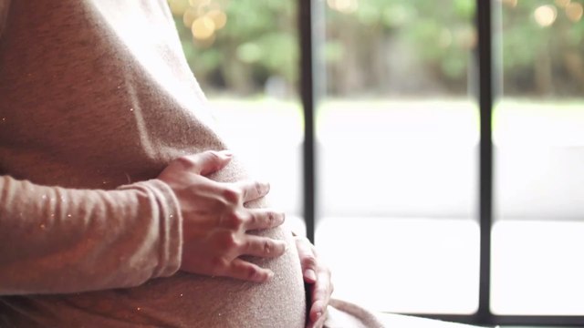 Sie hat drei Jahre lang einen Babybauch, dann entdecken Ärzte endlich den Grund