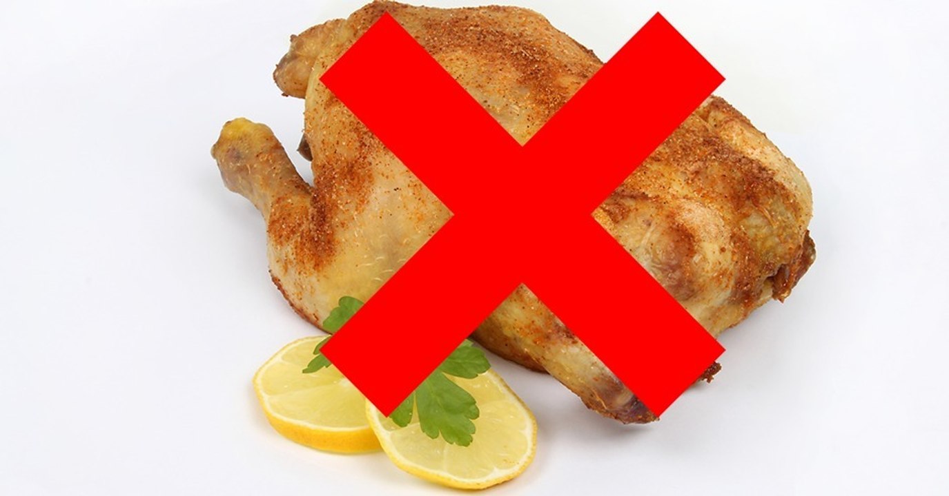 Hähnchen zubereiten: Rohes Hähnchenfleisch vor der Zubereitung abzuwaschen, verteilt die Bakterien nur in deiner Küche