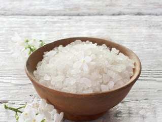 Bittersalz hat eine unglaubliche Wirkung auf Körper und Geist. Entdecke, was passiert!