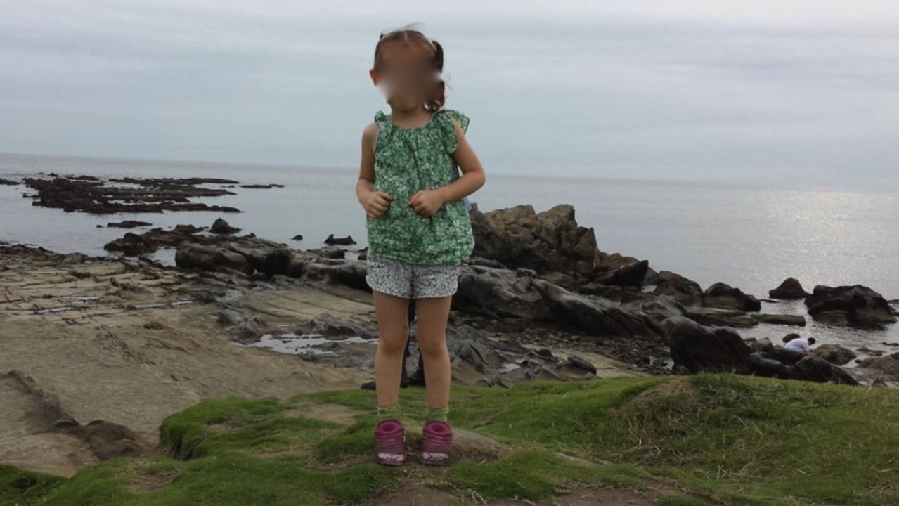 Gespenstische beine auf urlaubsbild