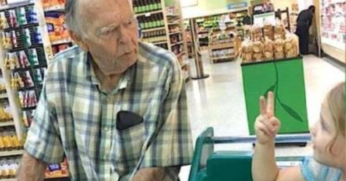 Sie nennt ihn einen alten Mann - und er beginnt zu weinen