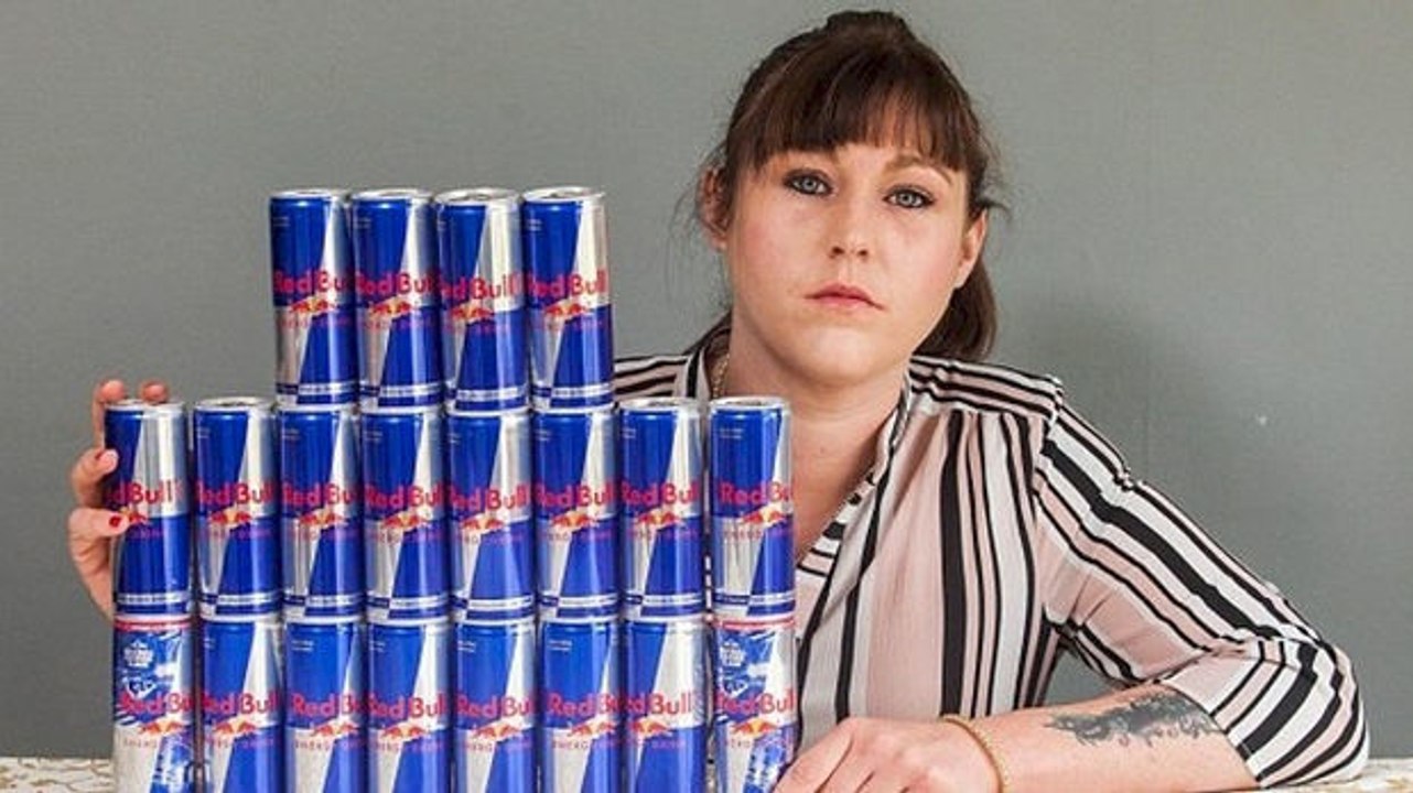 Sie trinkt 20 Red Bull pro Tag seit 4 Jahren und so hat sich ihr Körper verändert!