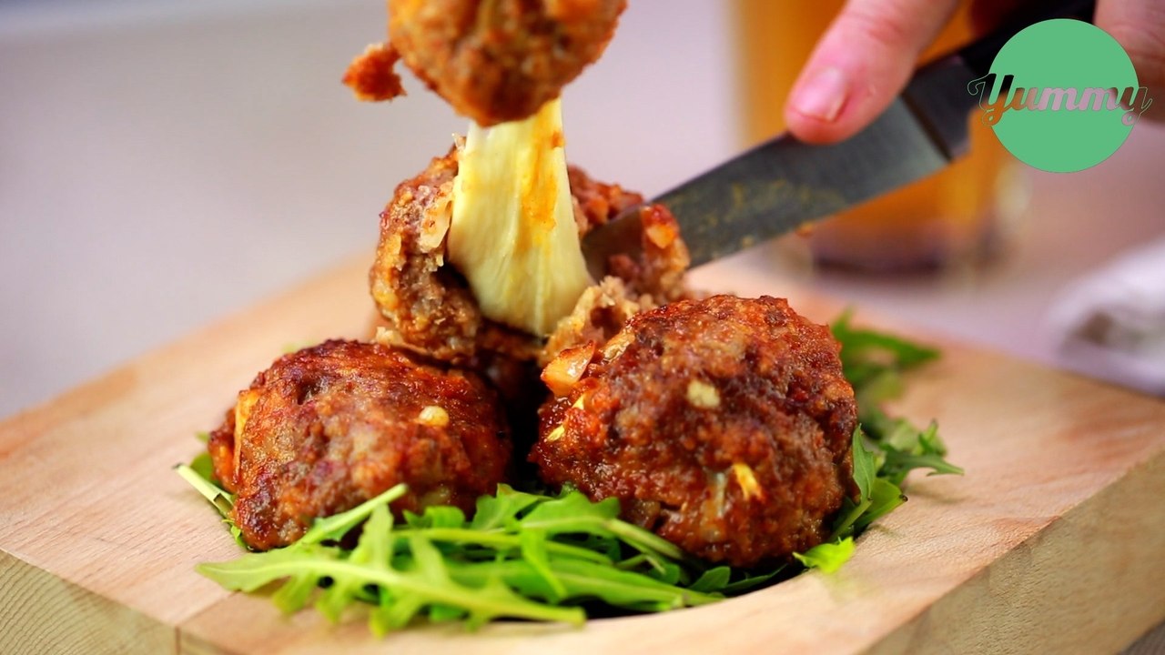 Juicy Lucy Meatballs: Das Rezept für leckere Fleischbällchen mit Käsefüllung
