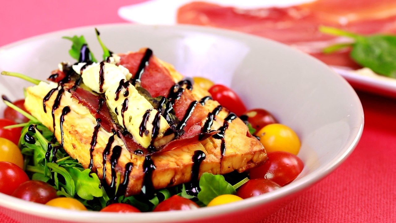 Rezept: Im Backofen überbackener Feta mit Serranoschinken und Spinat