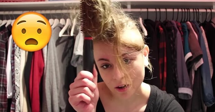 Der Albtraum-Notfall einer Frau, deren Haar in einer Rundbürste feststeckt!