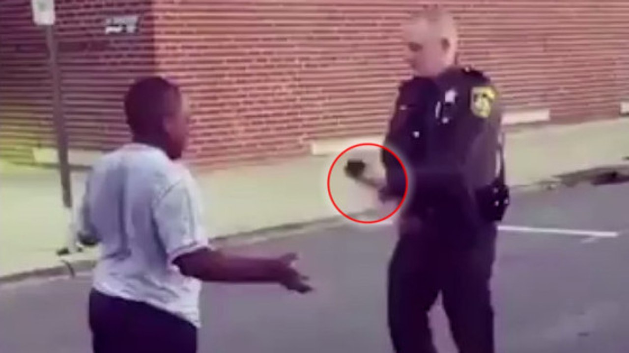 Cody Williams: Dieser amerikanische Sheriff liefert sich ein Tanzduell mit einem Jugendlichen auf der Straße