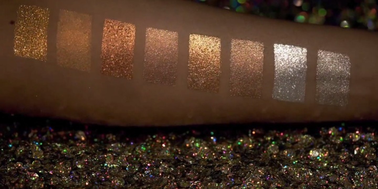 Pat McGrath: Leuchtende Augen mit metallisch schimmernden Eyelinern in Gold, Silber und Bronze
