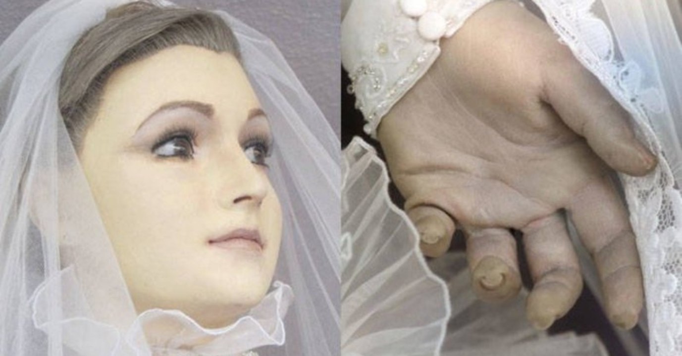 Puppe im Ladenfenster: An der Hand lässt sich erkennen, um was es wirklich handelt