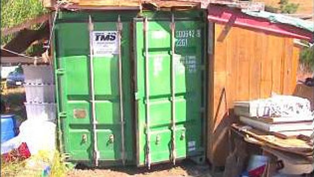 Sie wohnen in einem Container. Doch das Innere birgt eine Überraschung