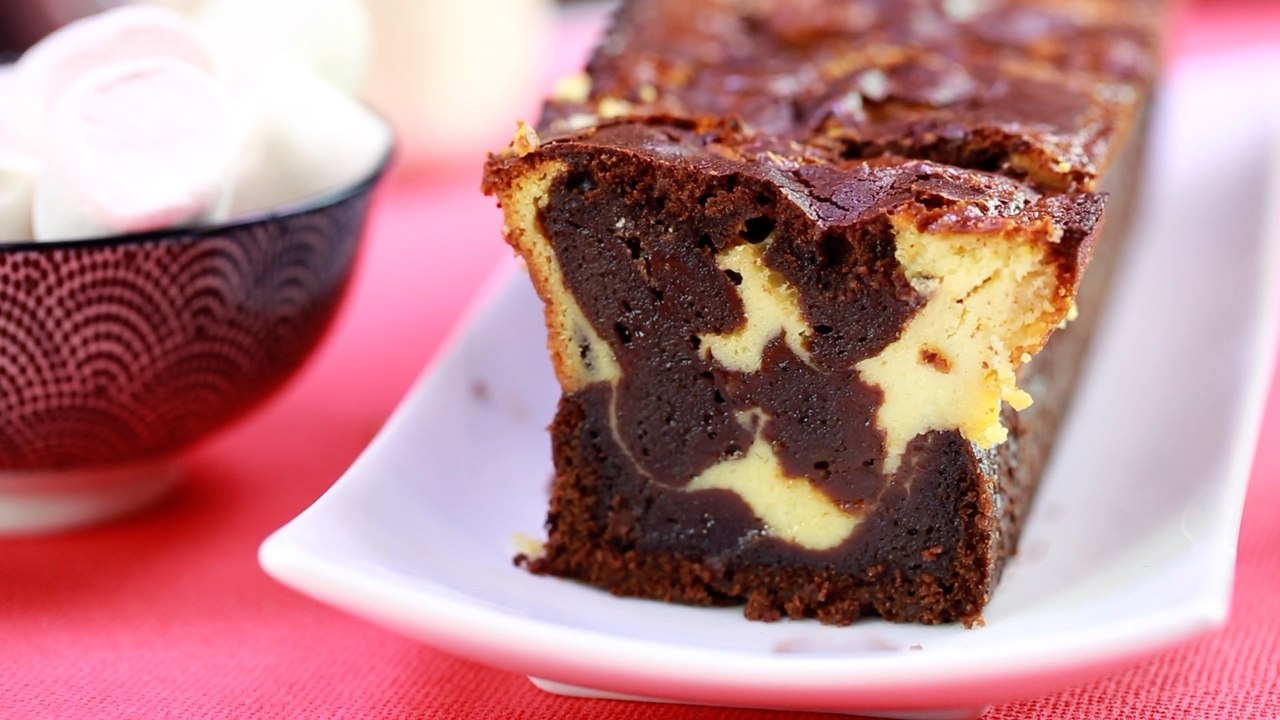 Das Rezept für Brownie-Cheesecake ... das doppelt leckere Dessert ist super einfach gemacht!