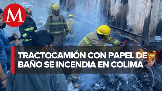 Cierran carretera Tecomán-Colima por incendio de tracto camión
