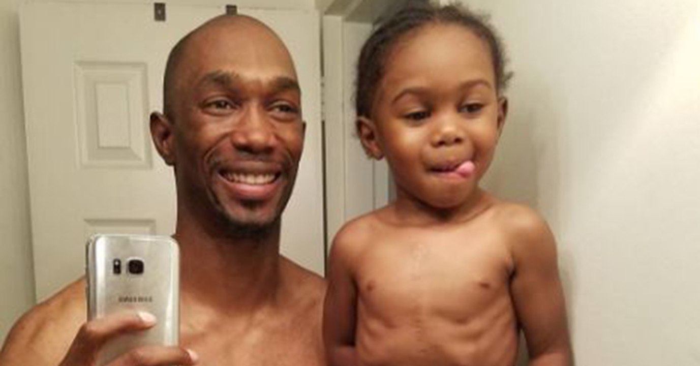 Vater postet Selfie mit kranken Sohn und rührt alle zu Tränen