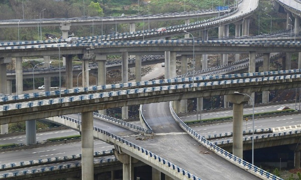 Chongqing, China: Das neue Autobahnkreuz Huangjuewan macht es unmöglich, die Stadt zu verlassen